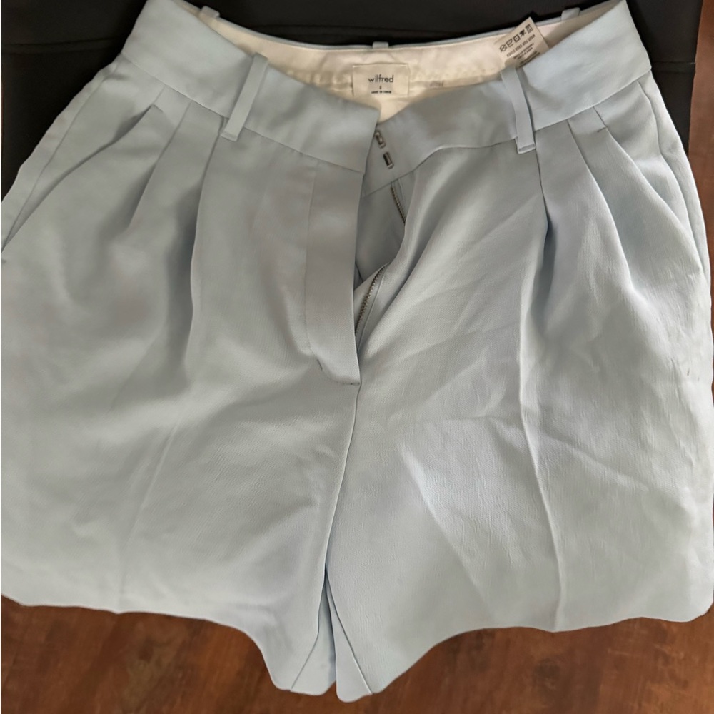 Aritzia effortless shorts